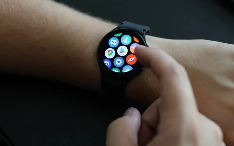 Galaxy Watch 4 Green Line Issue Reported After One UI 8 Watch Update