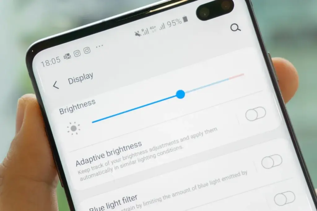 8 tips to increase your Samsung device battery life 4 samsung adaptive brightness