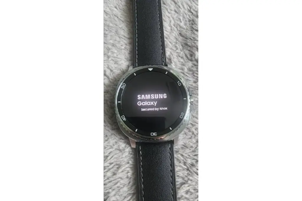 Real-world photos of the Galaxy Watch 8 Classic were leaked once more. 4 Galaxy Watch 8 Classic leak