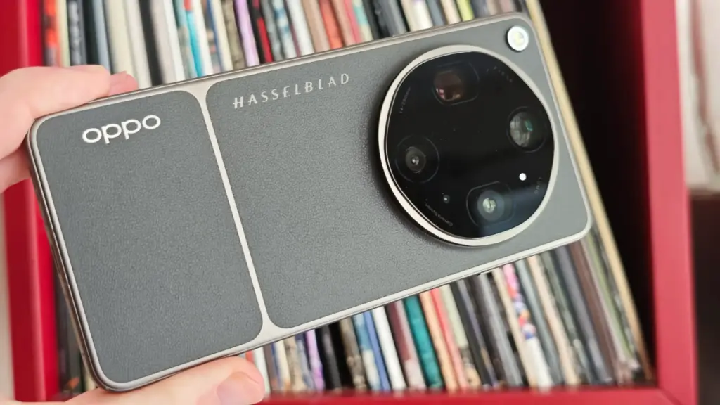 Oppo Unveils Find X9 Ultra in hand