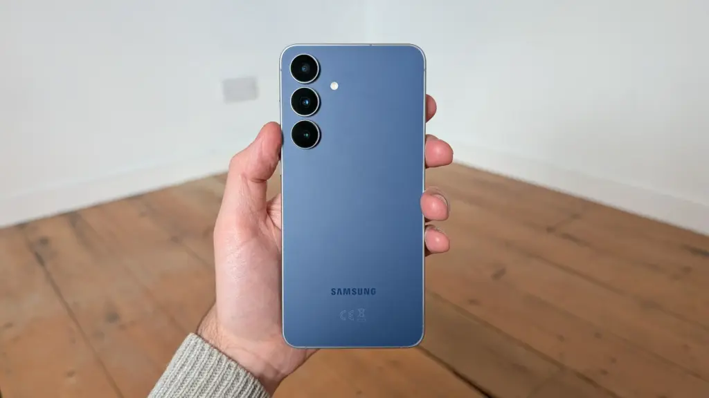 samsung galaxy s25 fe blue in hand